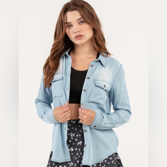Love Tree Tops - NWT LOVE TREE Women’s Tencel Denim Womens Button Up
Shirt Size Large